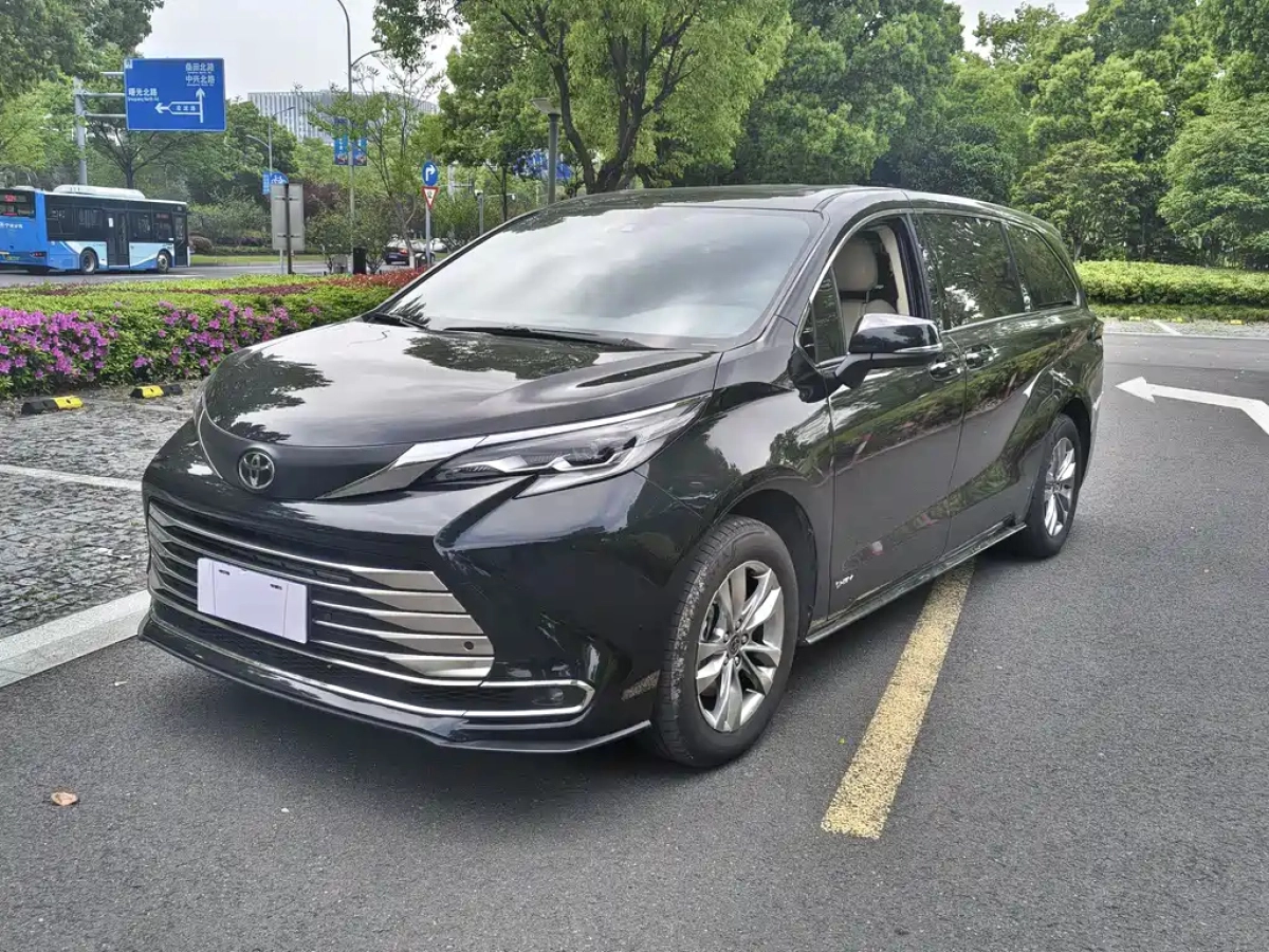 TOYOTA SIENNA  2025