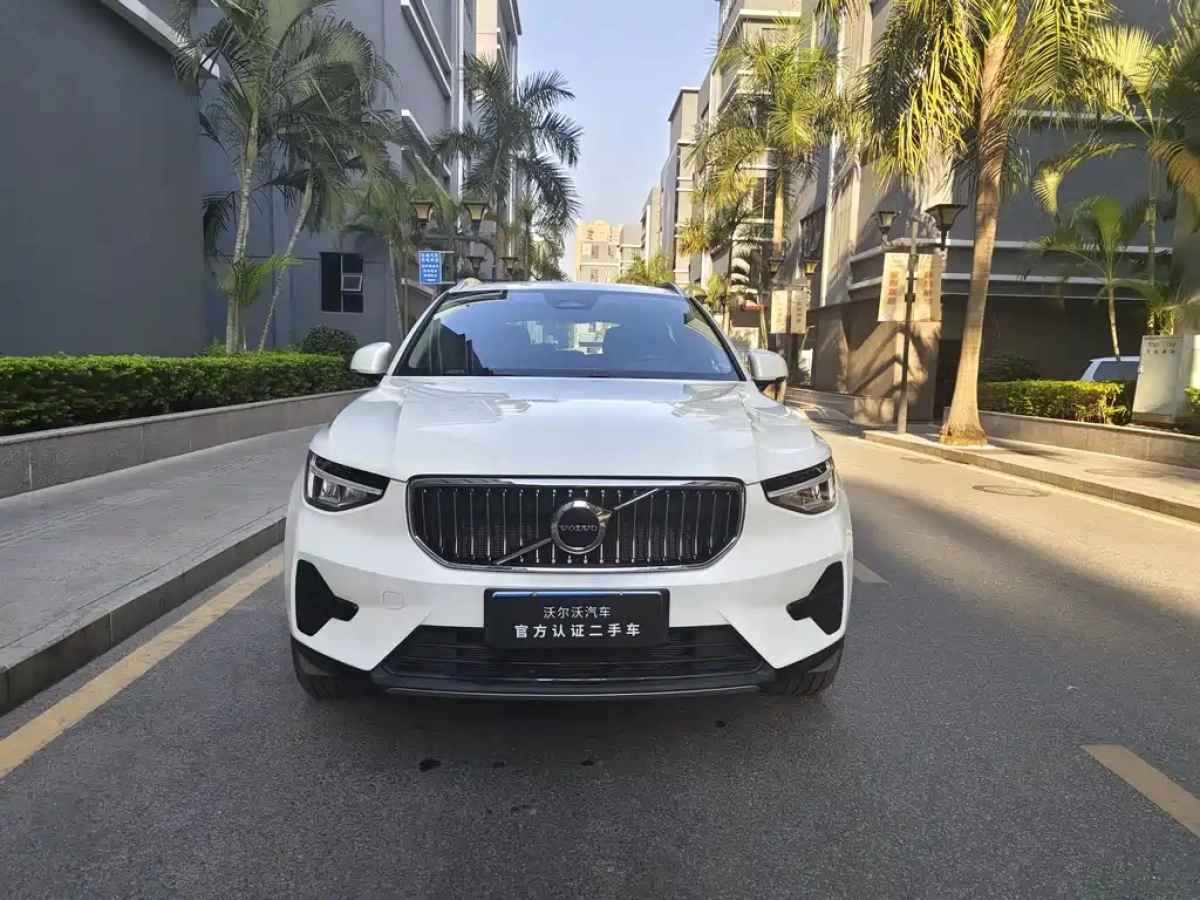 VOLVO XC40