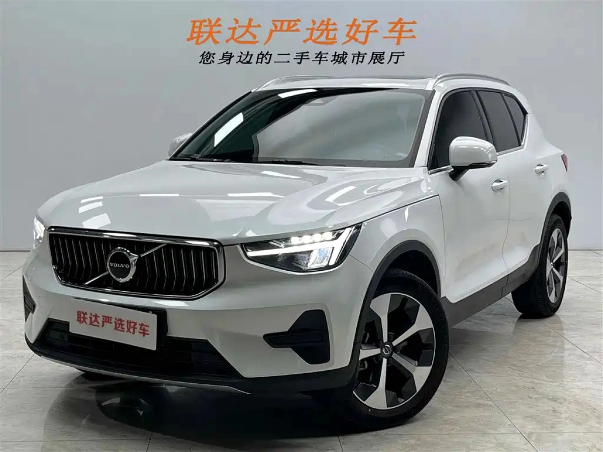 VOLVO XC40  2023