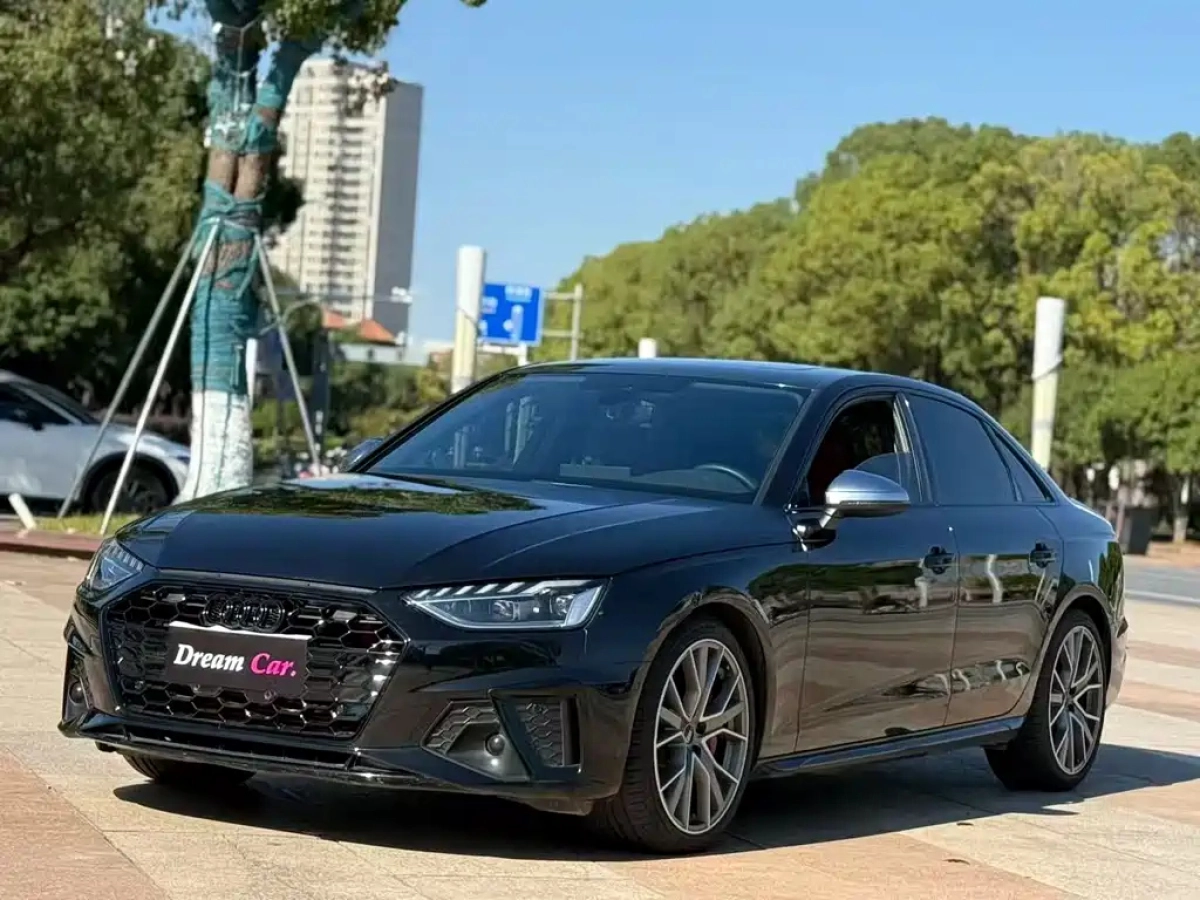 AUDI S4  2023