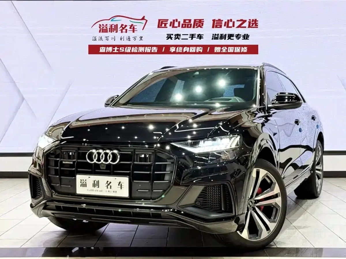 AUDI Q8  2021