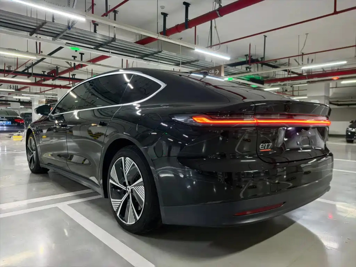 NIO ET7