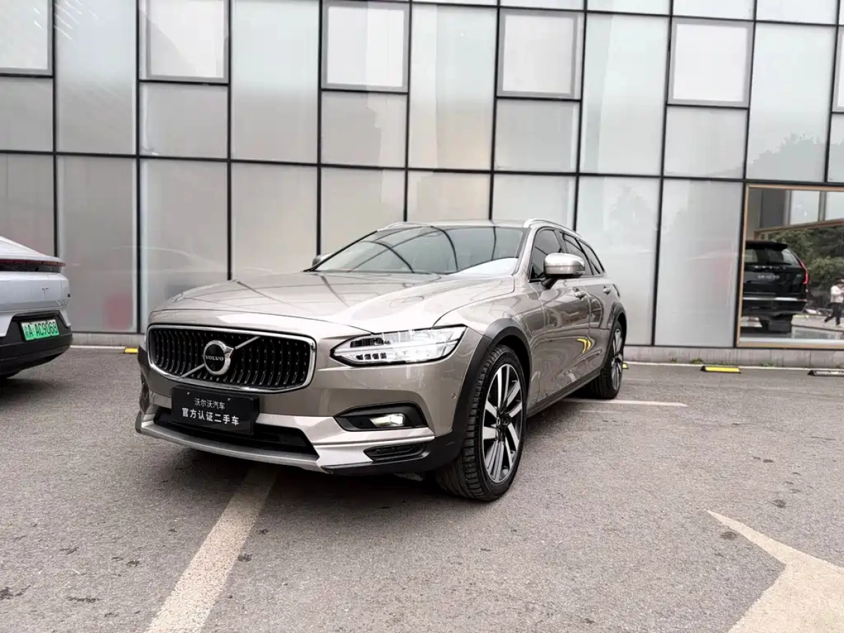 VOLVO V90  2023