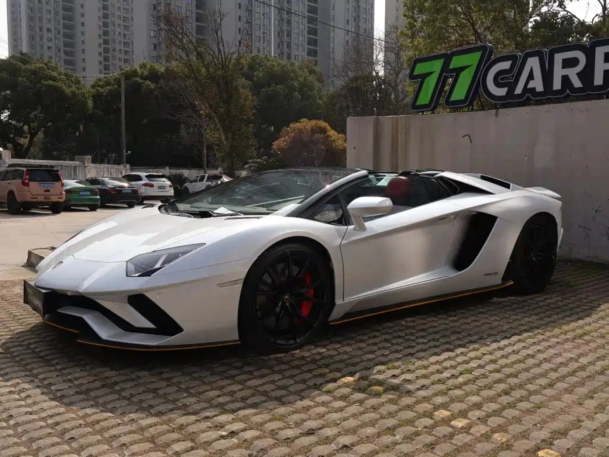 LAMBORGHINI AVENTADOR  2019
