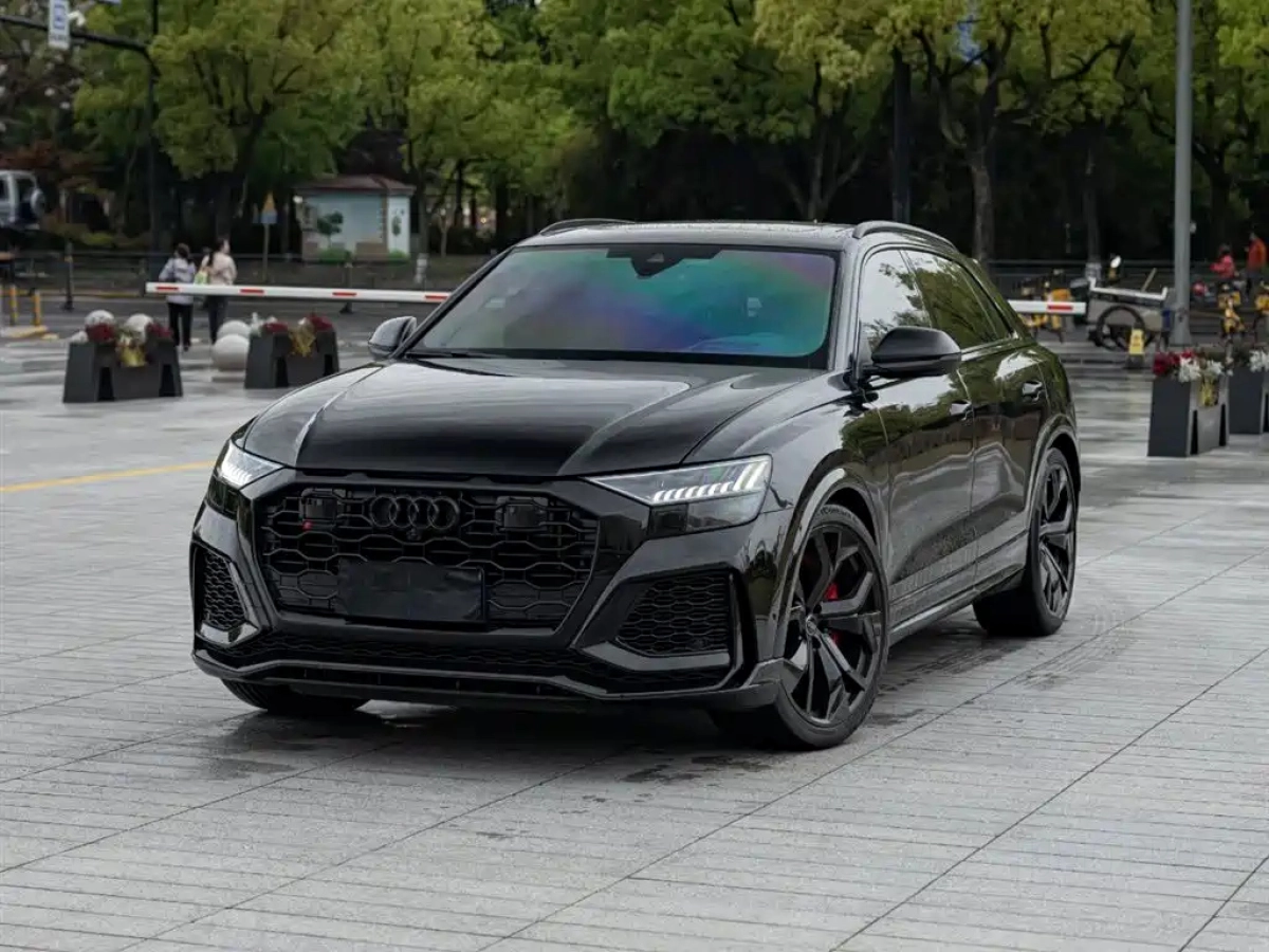 AUDI RS Q8  2024