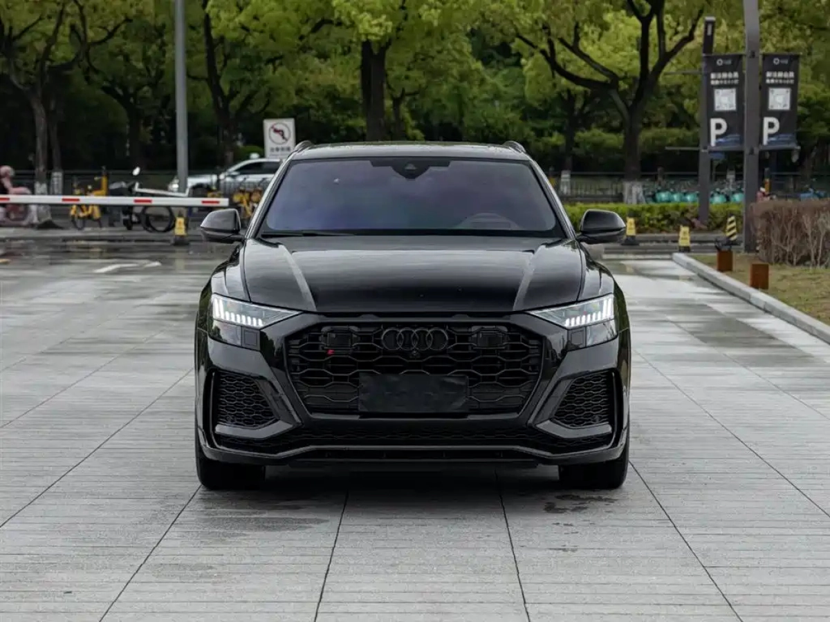 AUDI RS Q8
