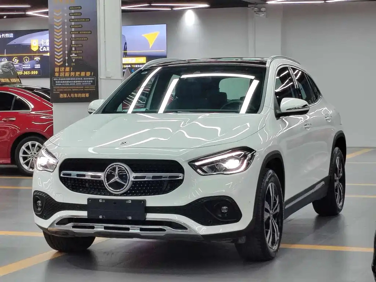 MERCEDES-BENZ GLA
