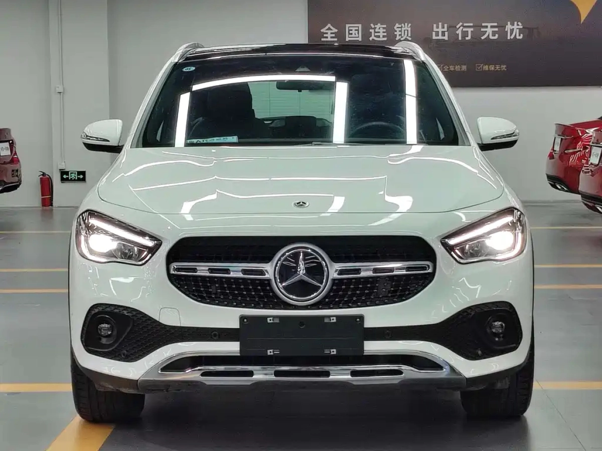 MERCEDES-BENZ GLA
