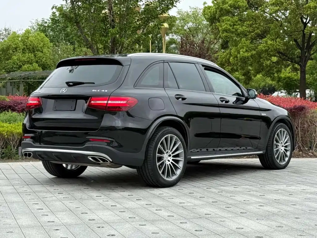 MERCEDES-BENZ GLC AMG