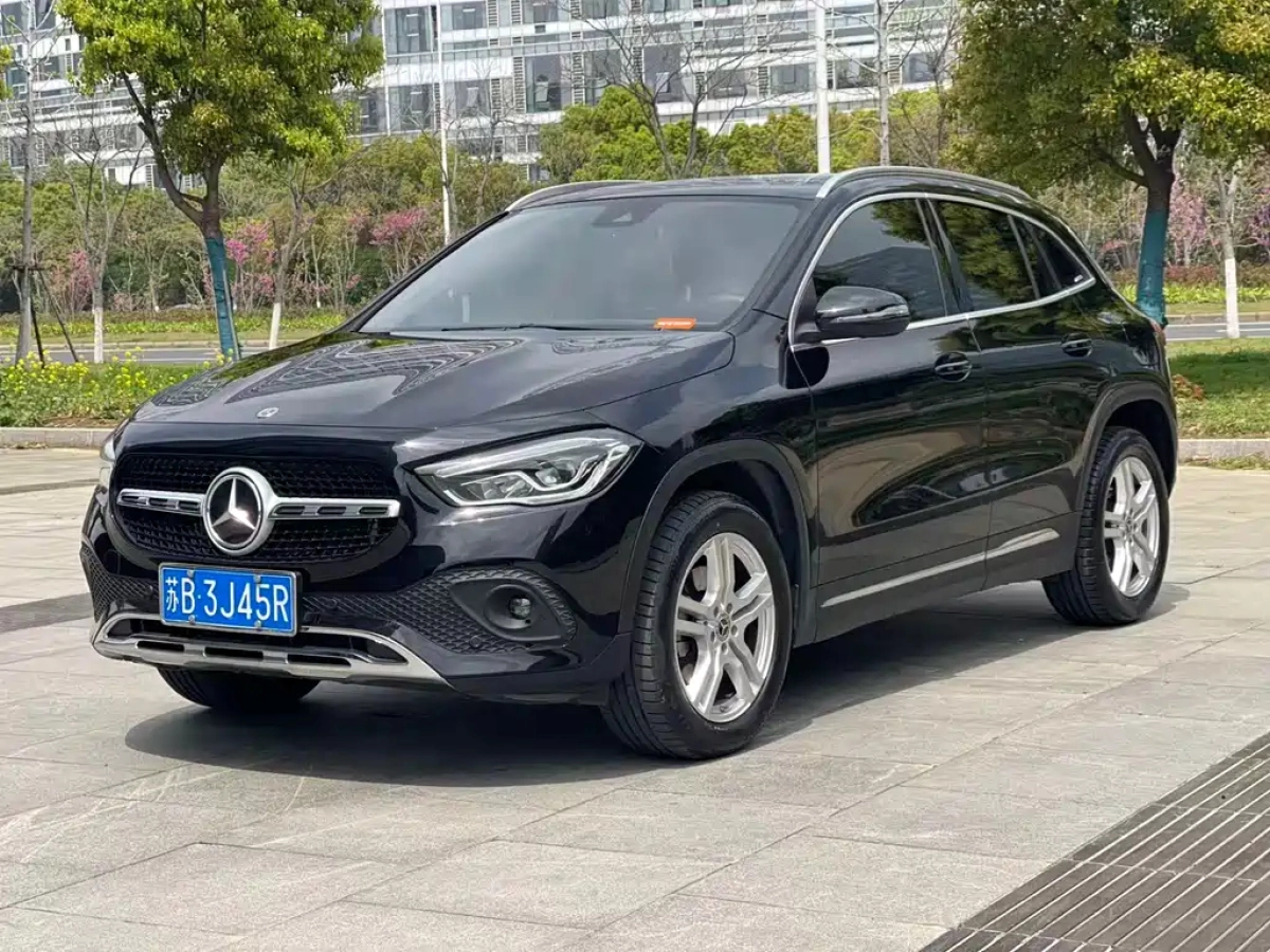 MERCEDES-BENZ GLA