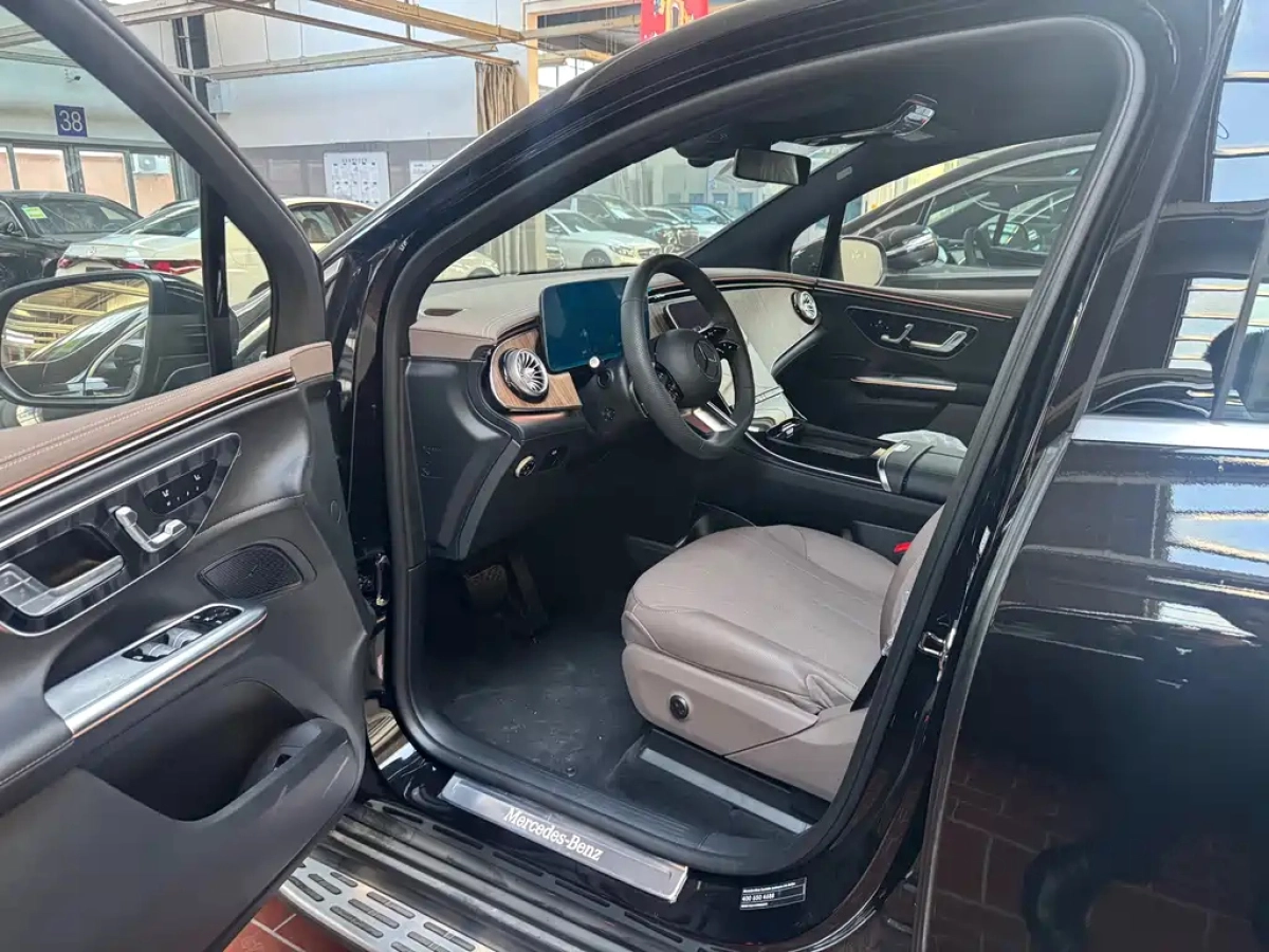 MERCEDES-BENZ EQE SUV