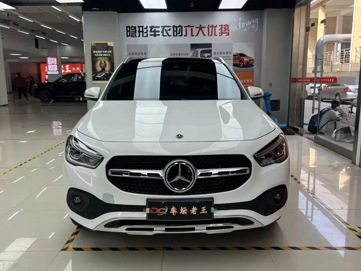 MERCEDES-BENZ GLA