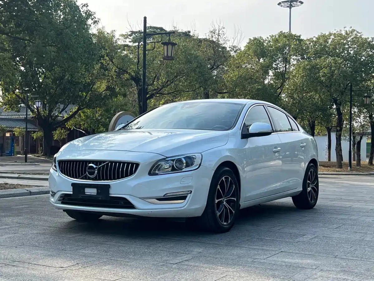 VOLVO S60  2019