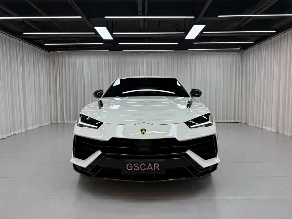 LAMBORGHINI URUS  2024