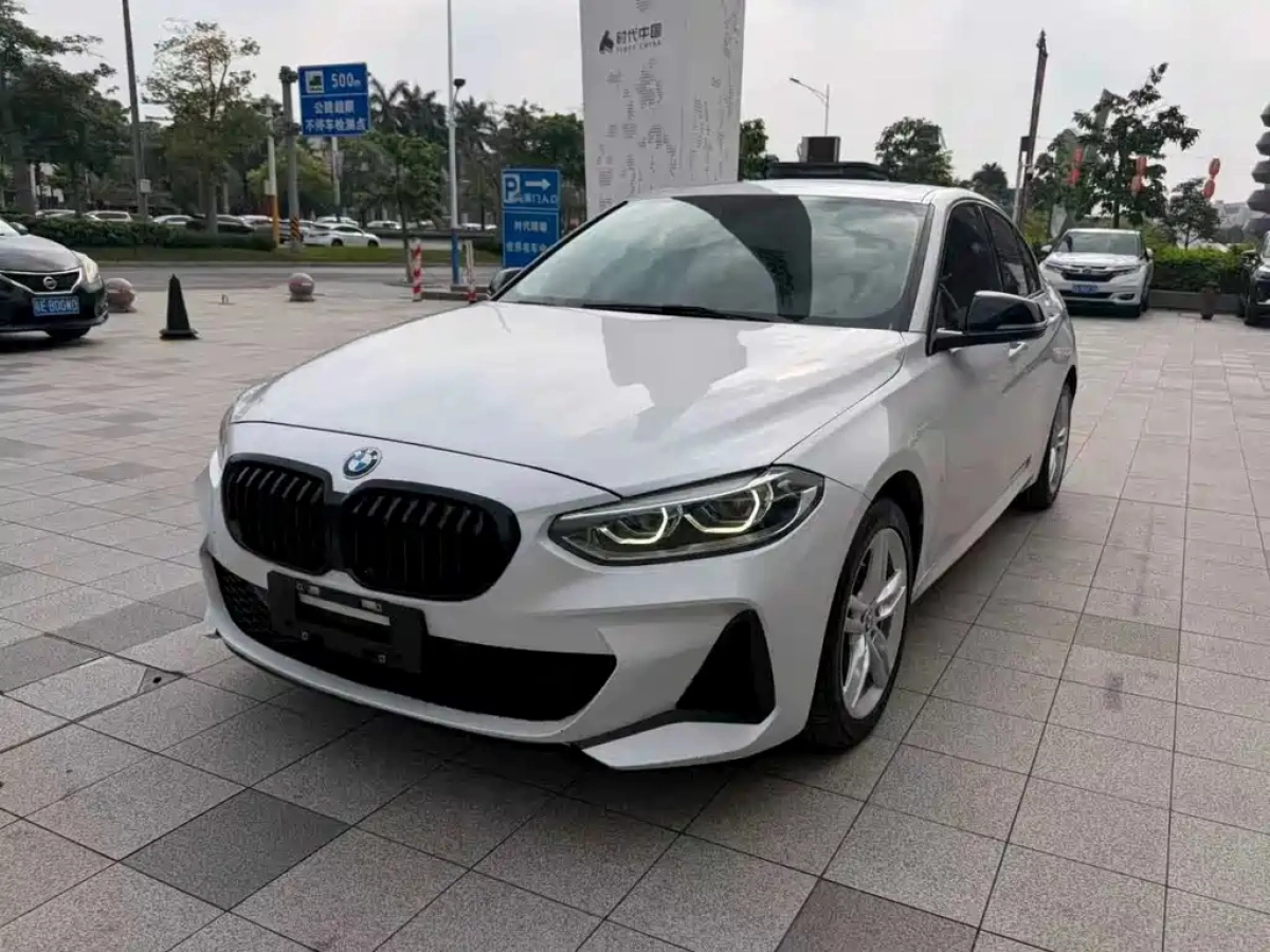 BMW 1-SERIES  2022