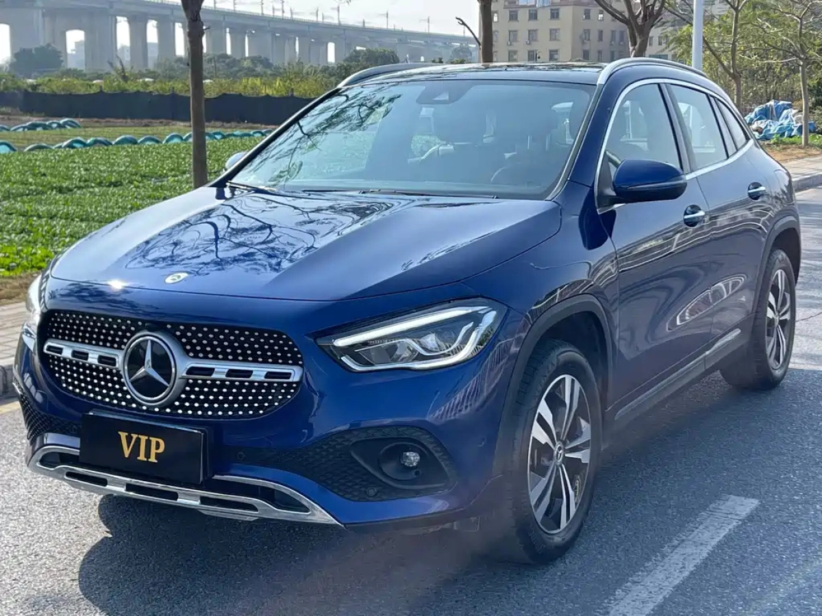 MERCEDES-BENZ GLA