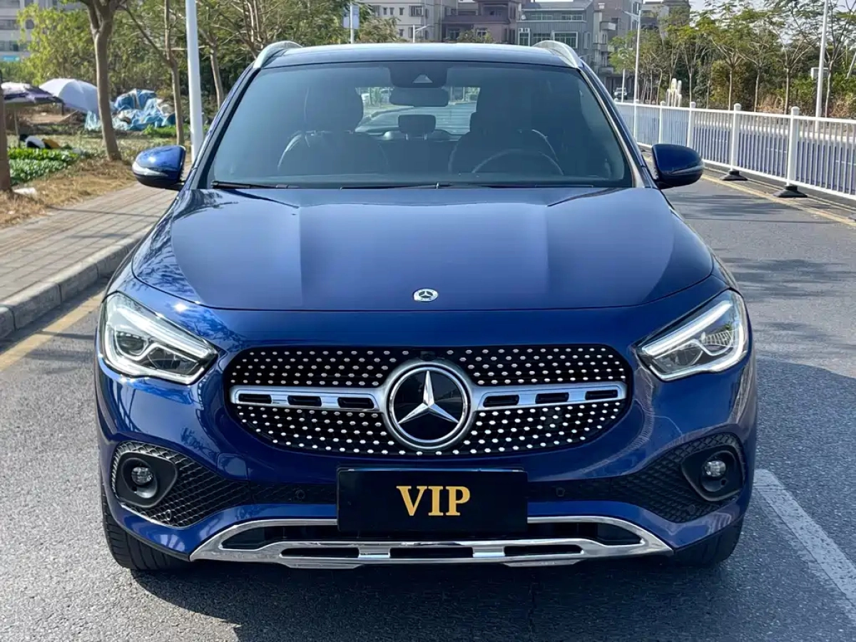 MERCEDES-BENZ GLA