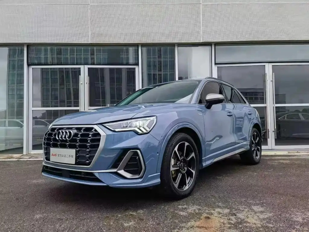 AUDI Q3  2022