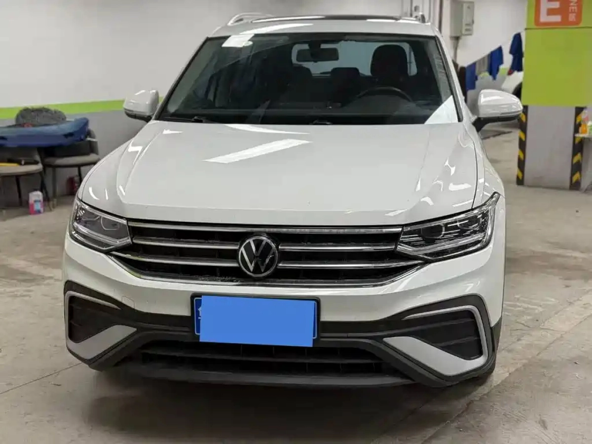 VOLKSWAGEN TIGUAN L