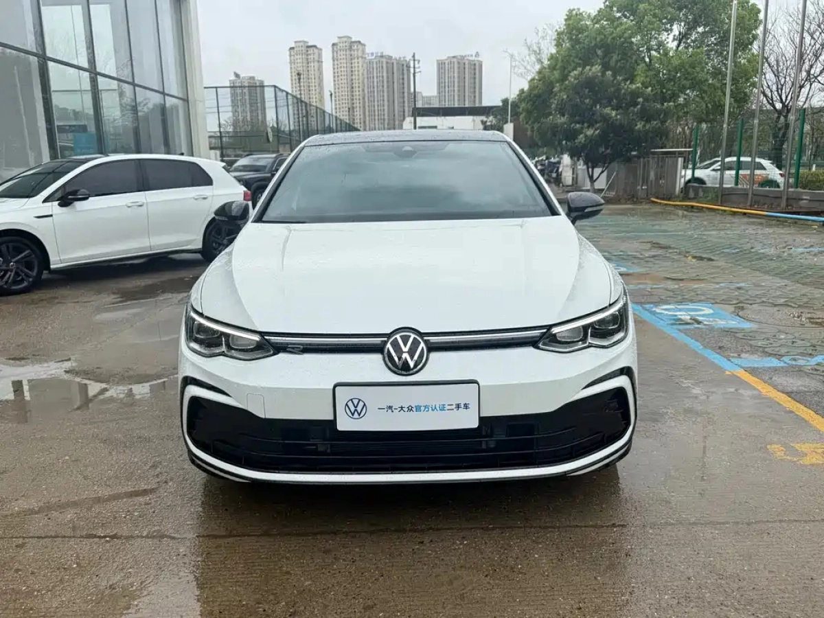 VOLKSWAGEN GOLF  2023