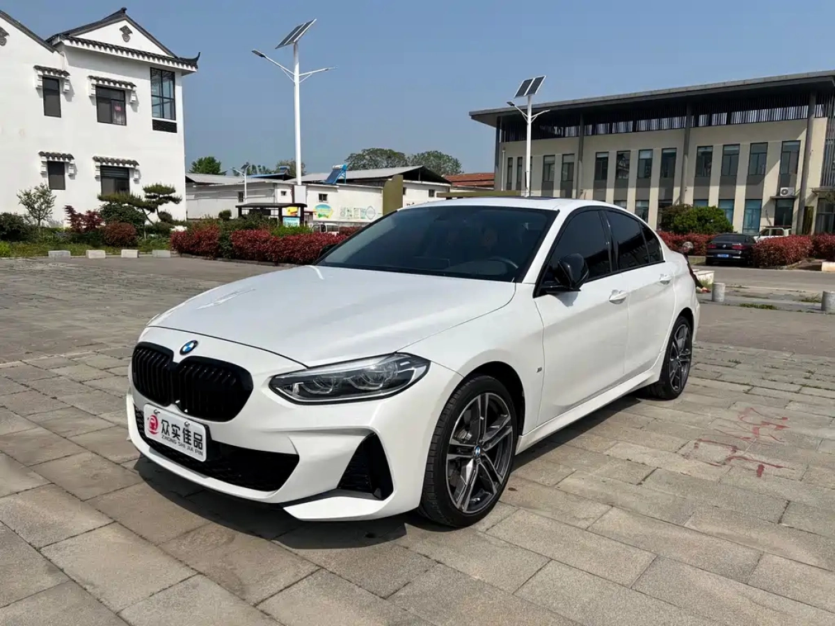 BMW 1-SERIES  2022