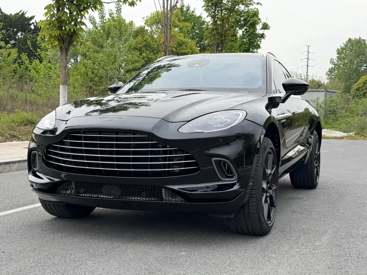 ASTON MARTIN DBX  2022