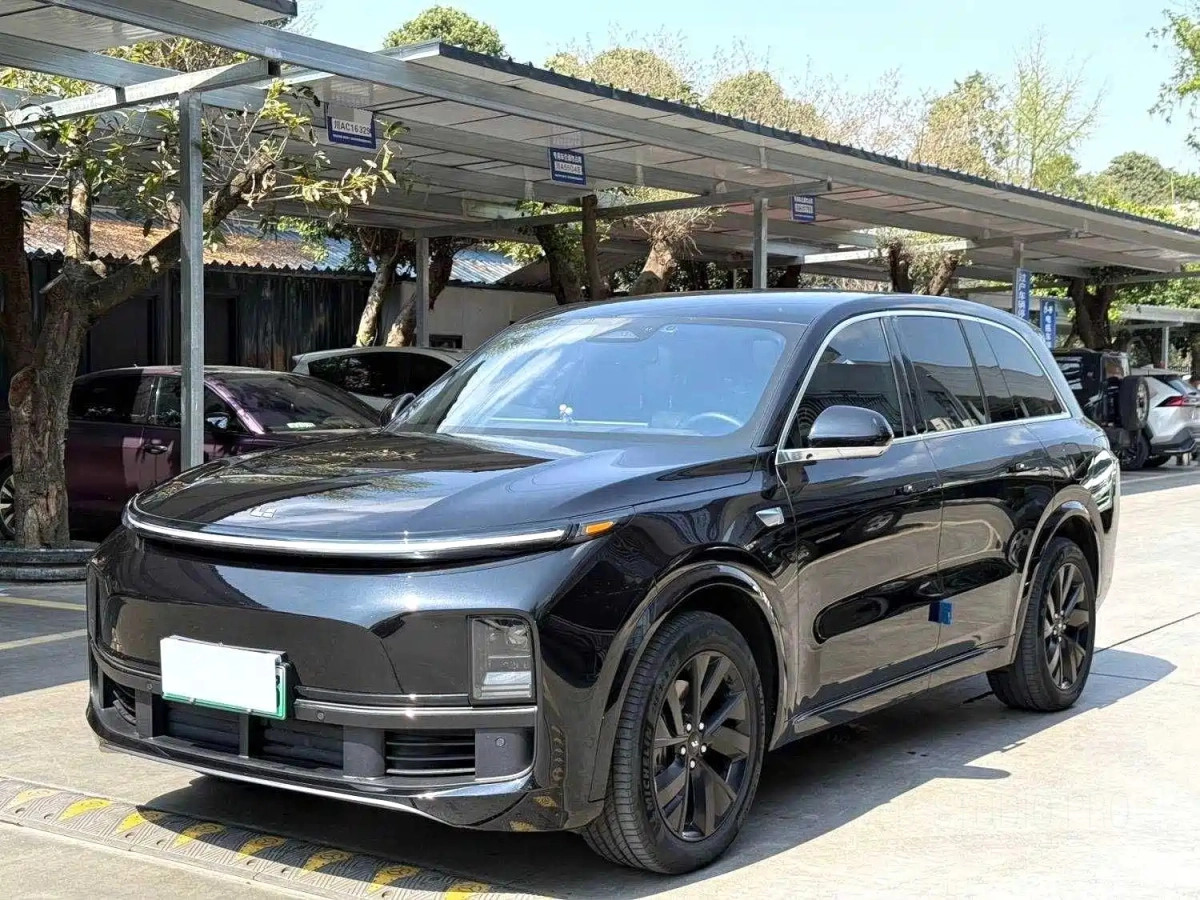 LI AUTO L8  2023