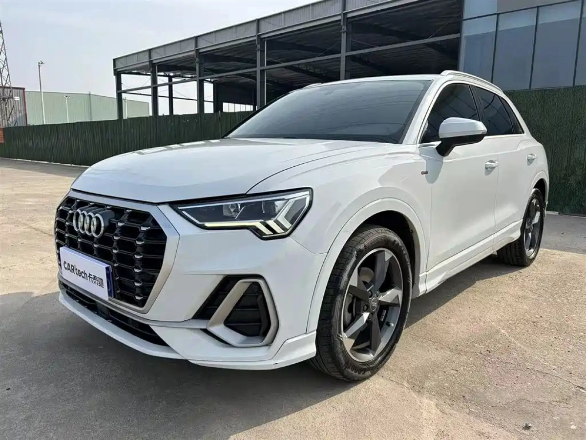 AUDI Q3  2020