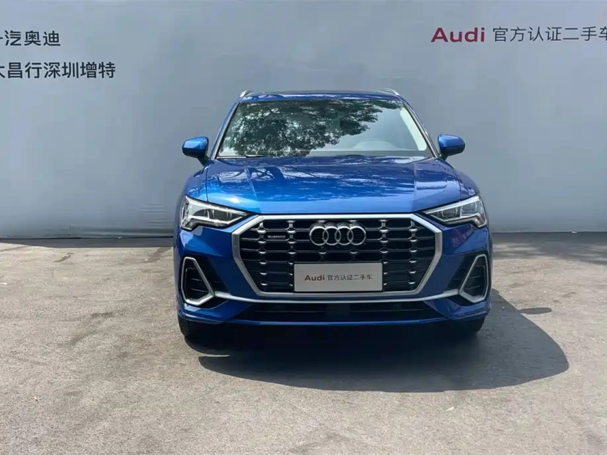 AUDI Q3