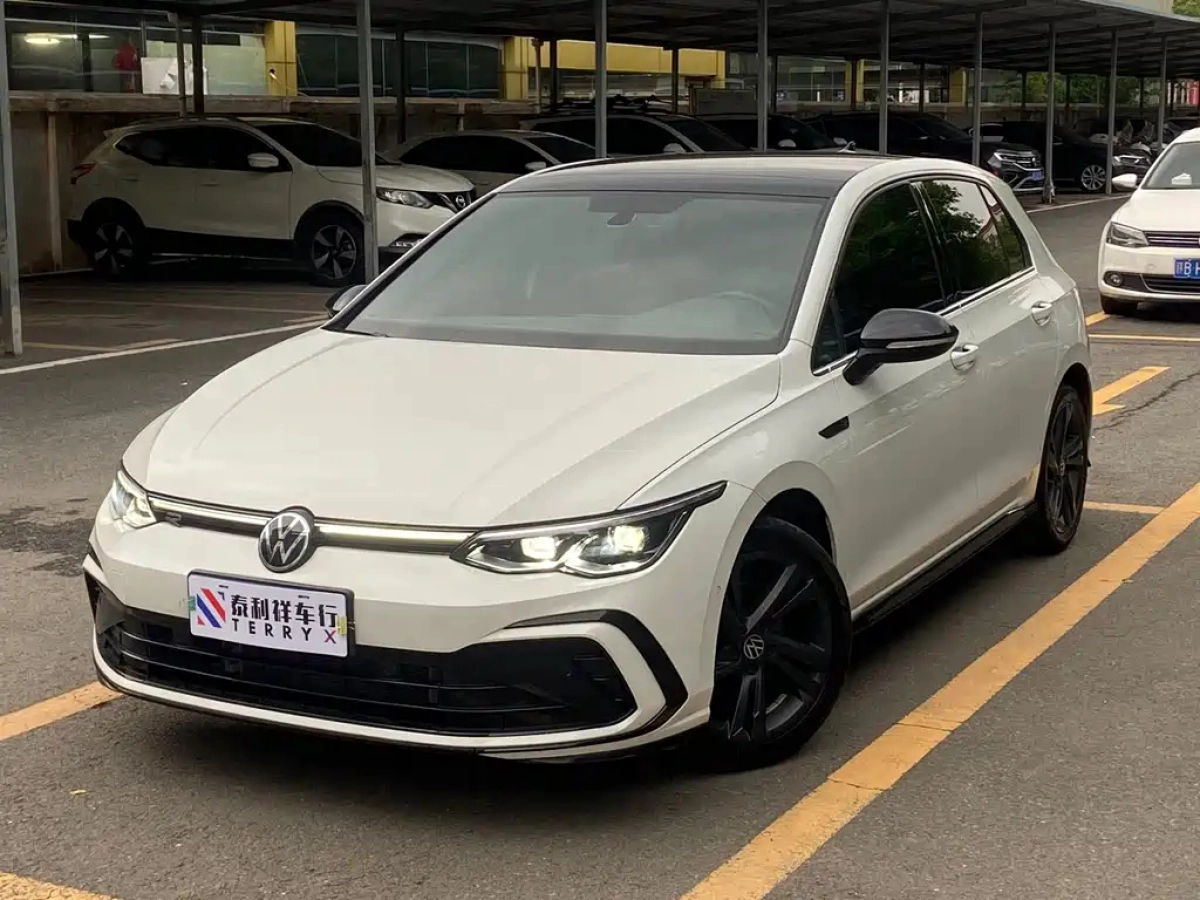 VOLKSWAGEN GOLF  2023