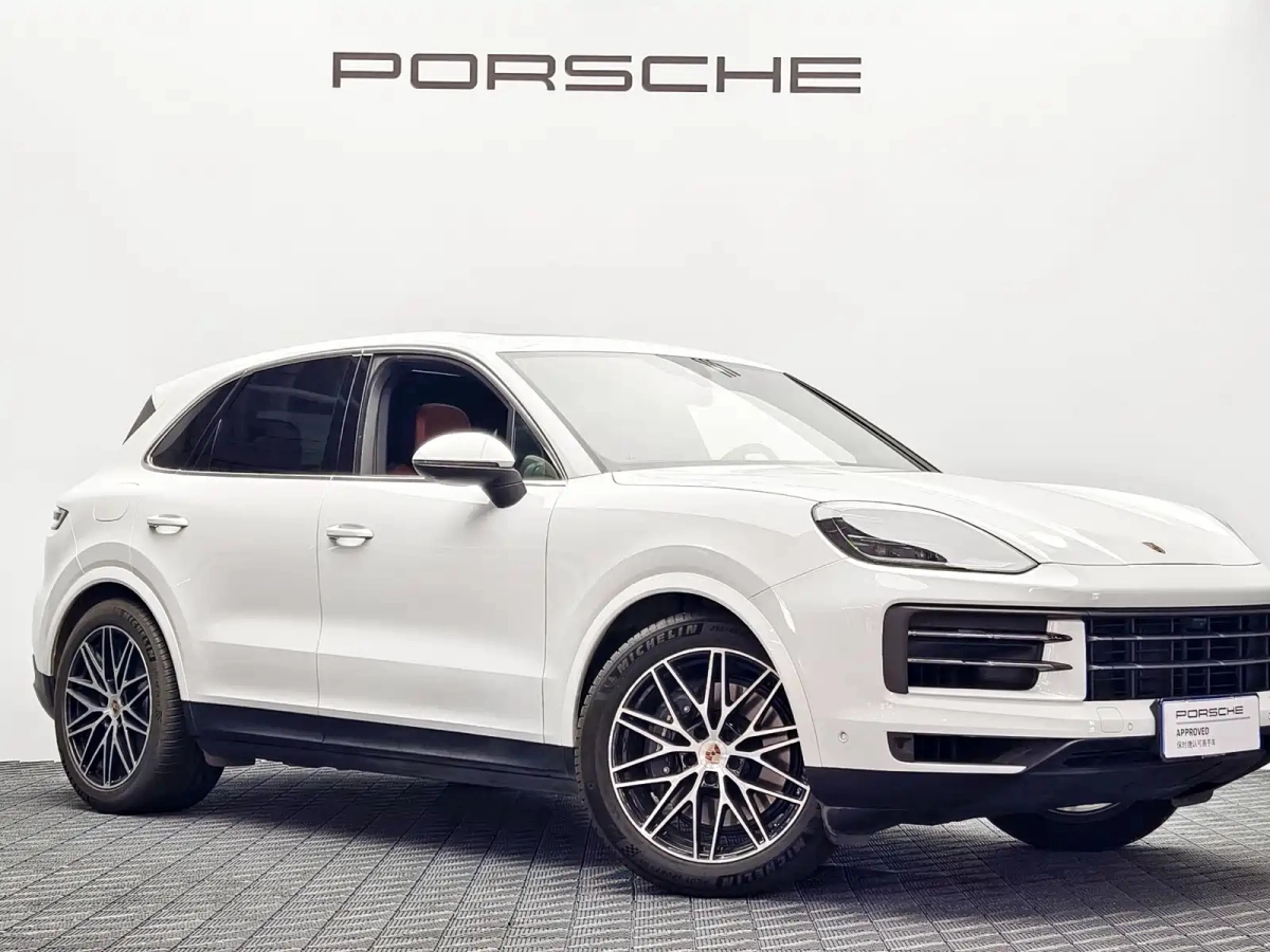 PORSCHE CAYENNE  2025