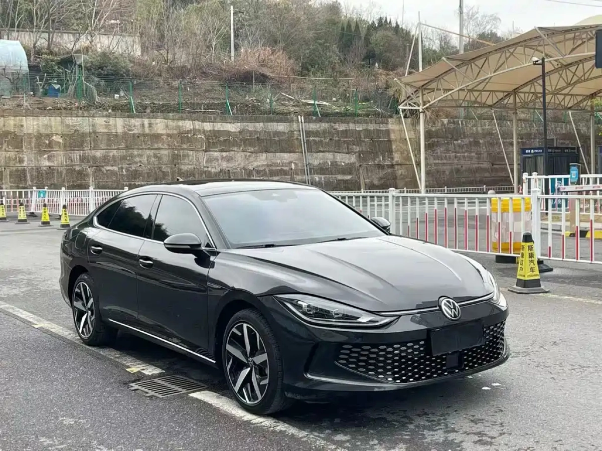 VOLKSWAGEN LAMANDO  2024