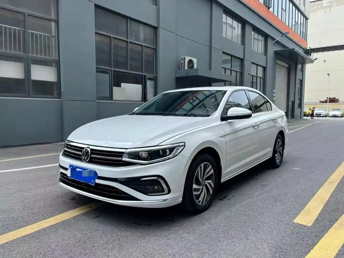 VOLKSWAGEN BORA  2024