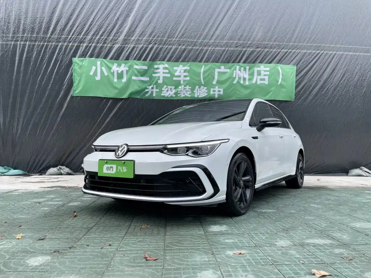 VOLKSWAGEN GOLF  2023