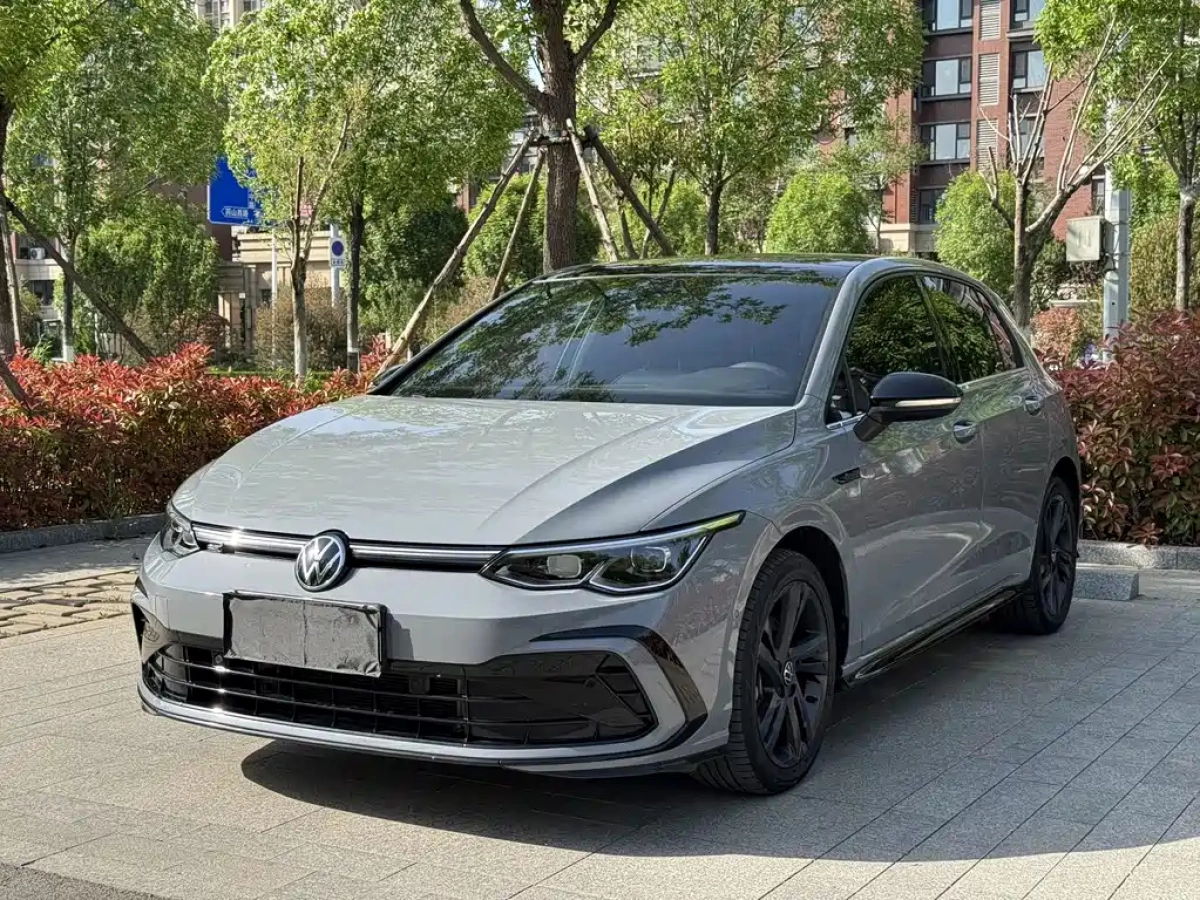 VOLKSWAGEN GOLF  2023