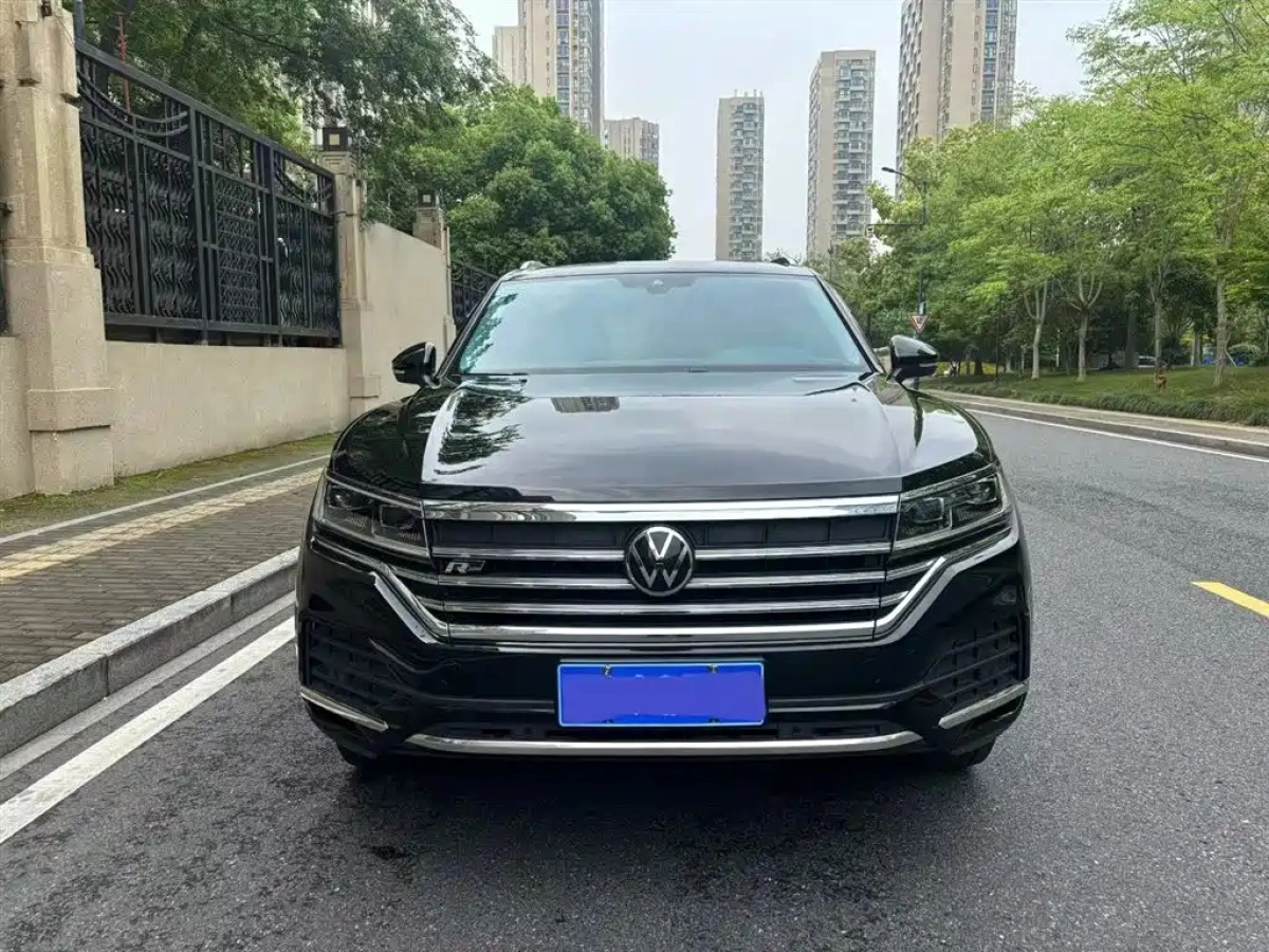VOLKSWAGEN TOUAREG