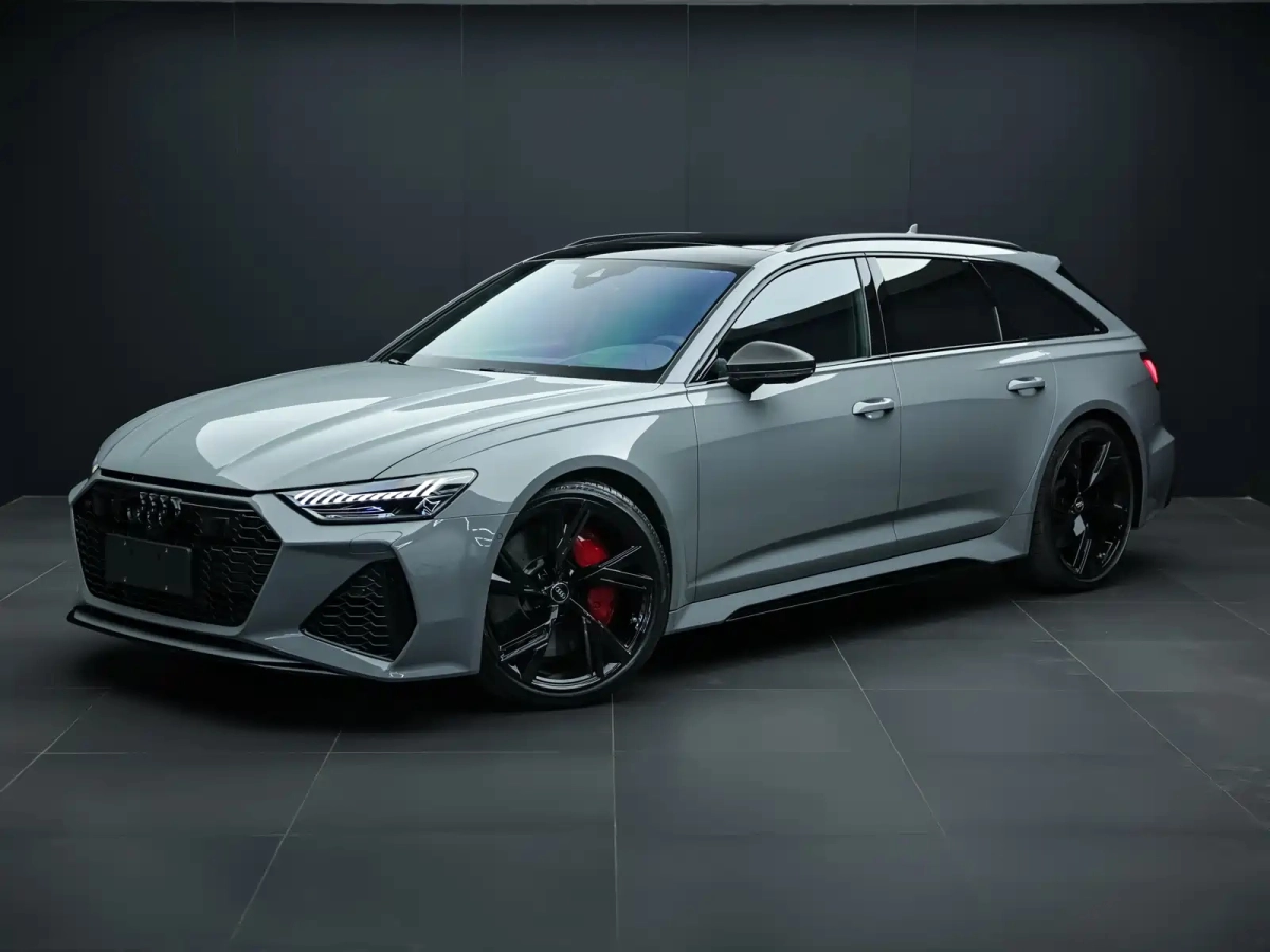 AUDI RS 6  2021