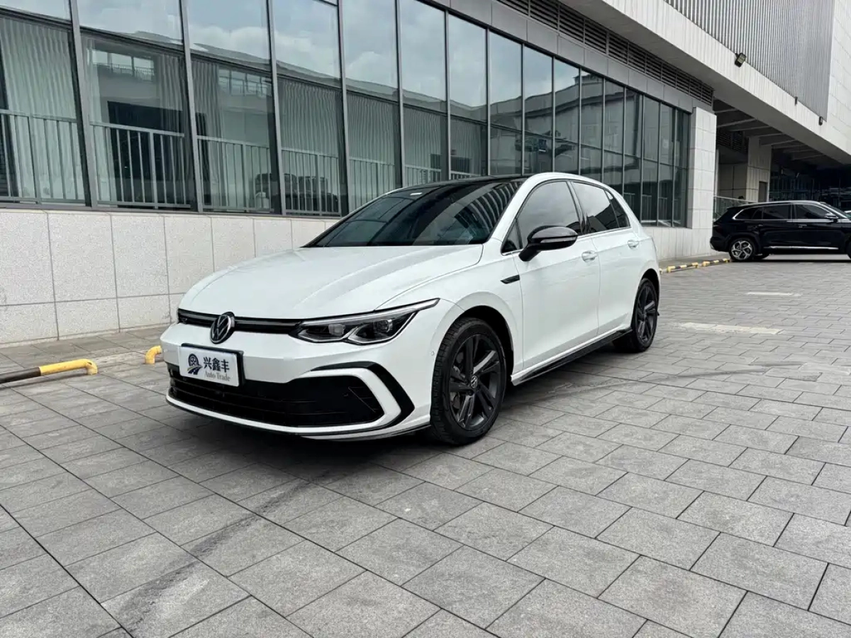 VOLKSWAGEN GOLF  2023