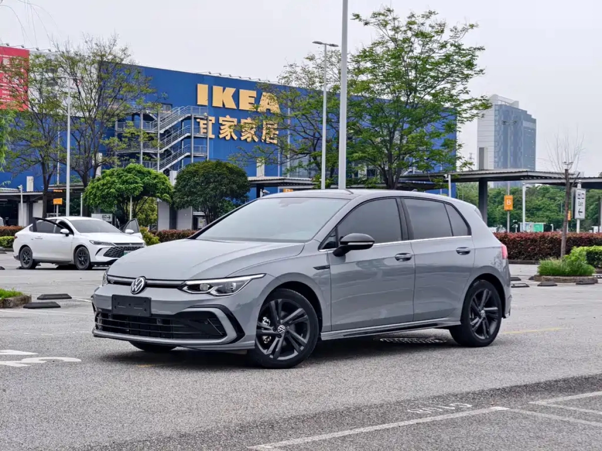 VOLKSWAGEN GOLF  2023