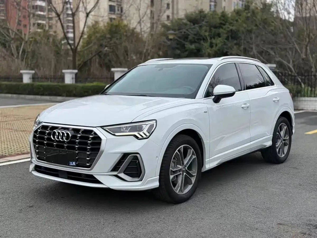 AUDI Q3  2021