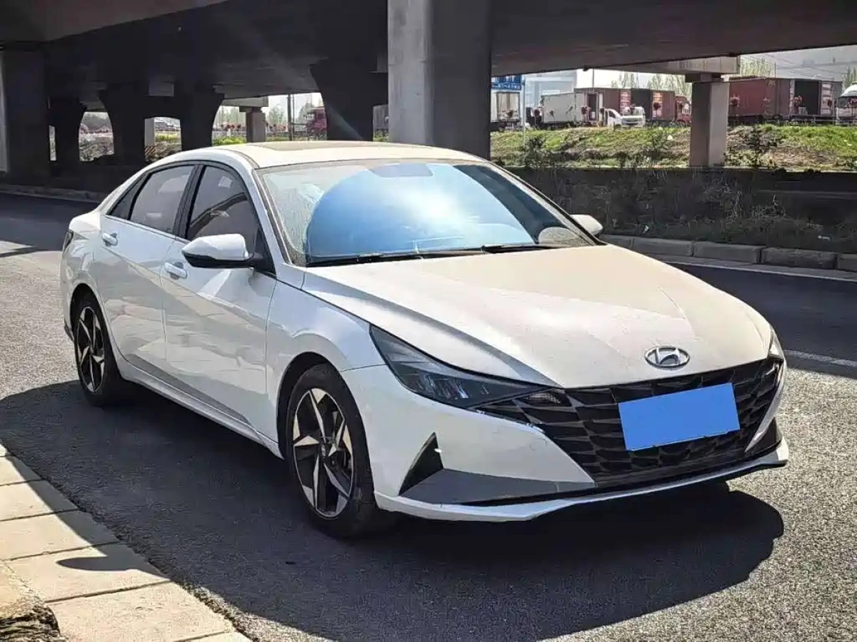 HYUNDAI ELANTRA