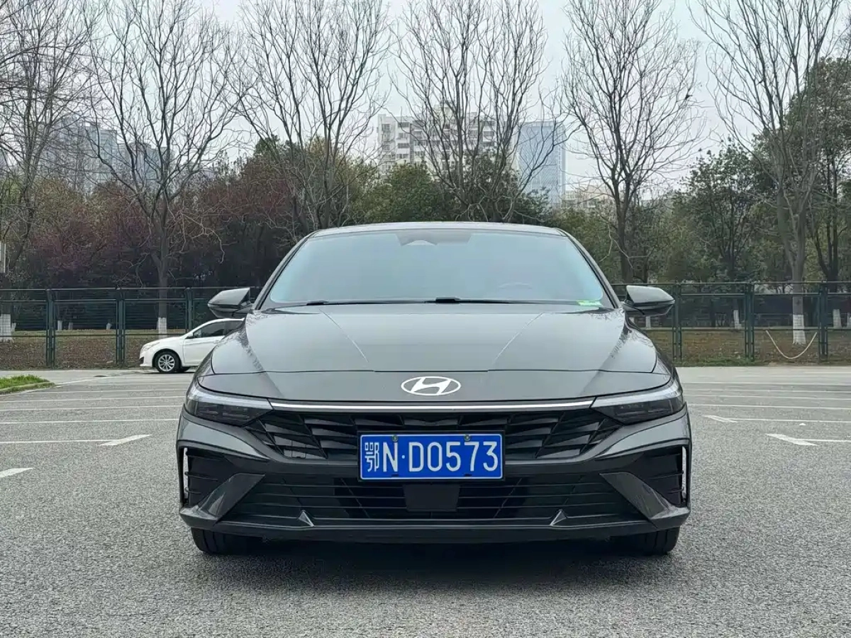 HYUNDAI ELANTRA