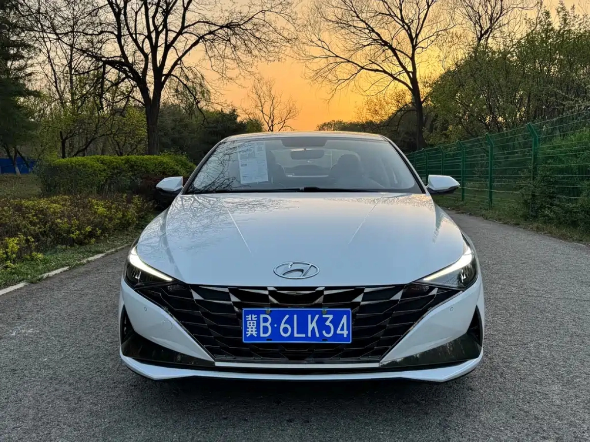 HYUNDAI ELANTRA