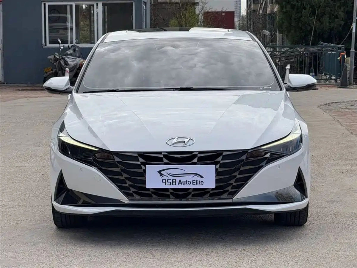 HYUNDAI ELANTRA