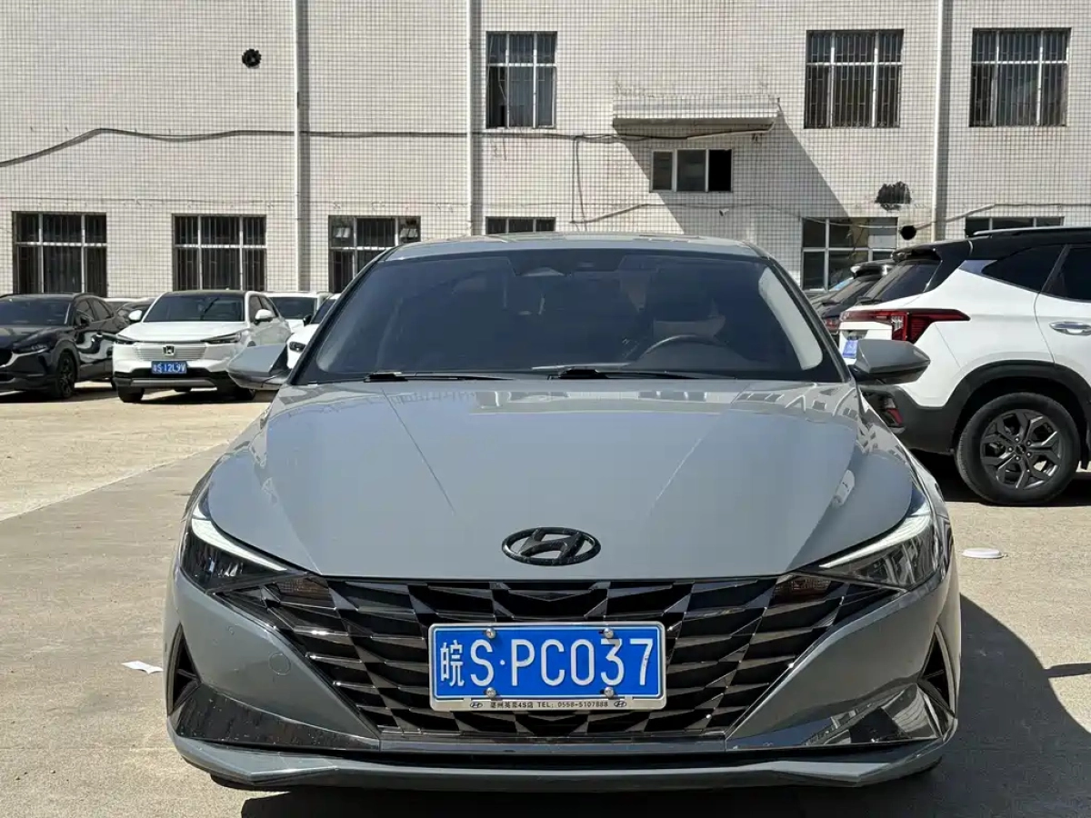 HYUNDAI ELANTRA