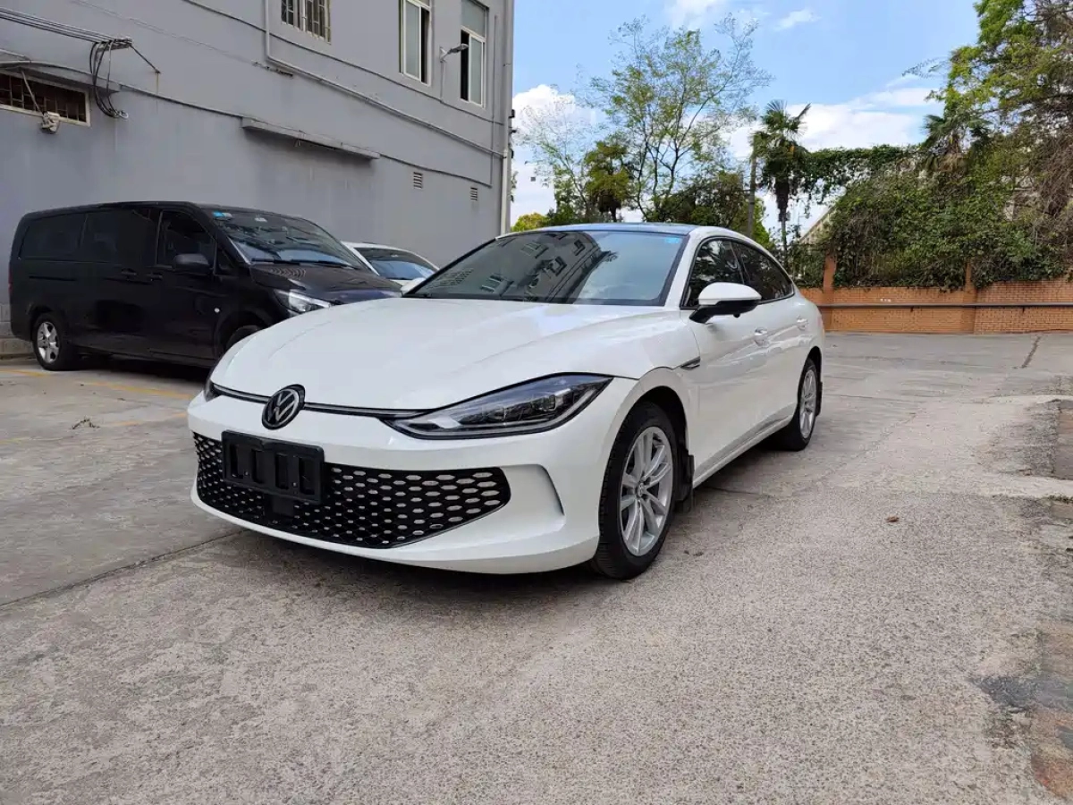 VOLKSWAGEN LAMANDO  2022