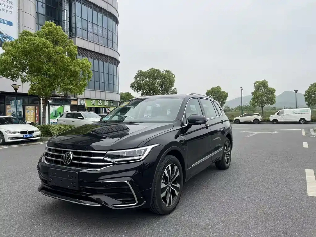 VOLKSWAGEN TIGUAN L  2026