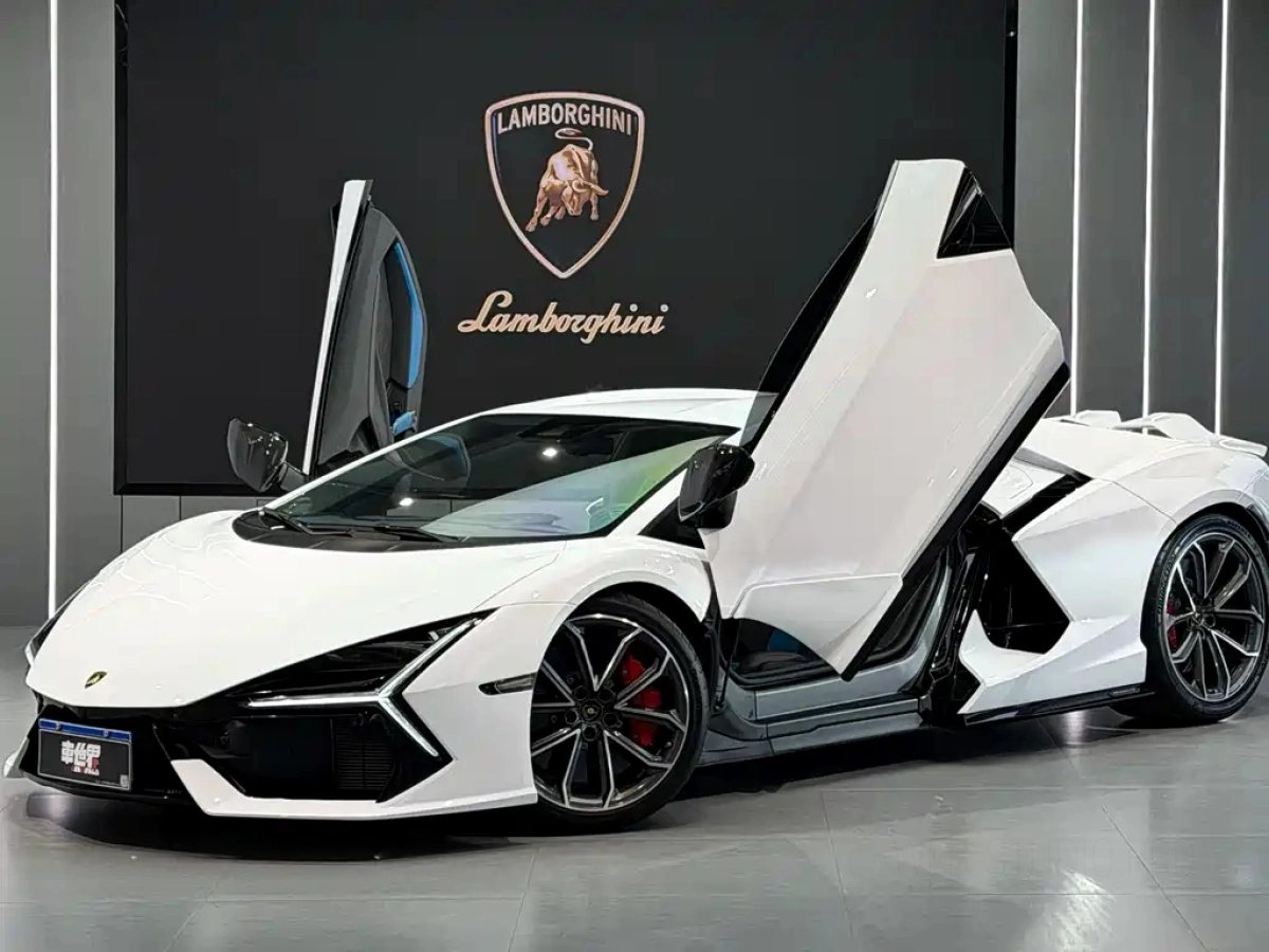 LAMBORGHINI REVUELTO
