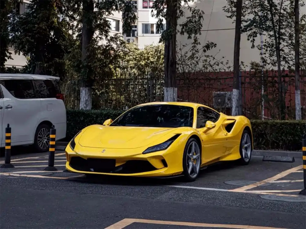 FERRARI F8