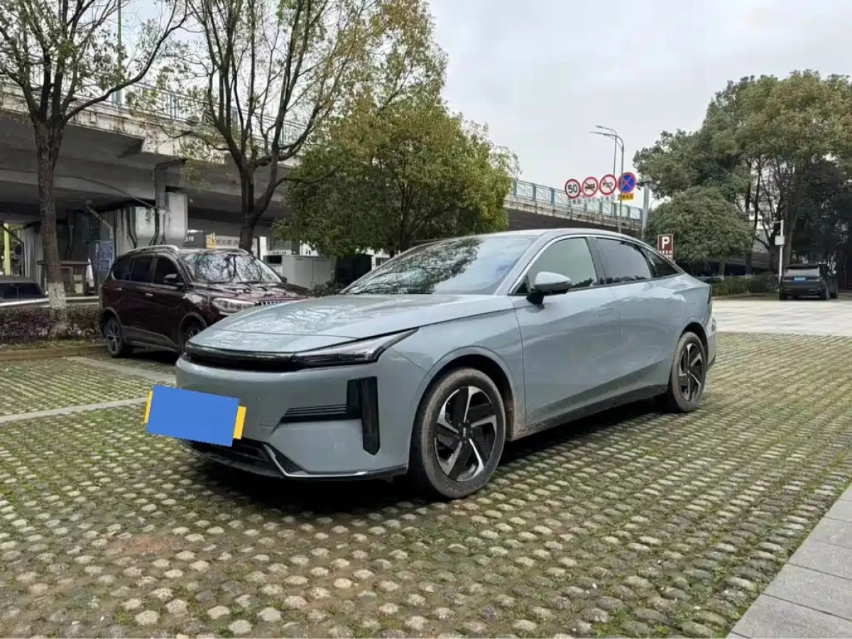 GEELY GALAXY GALAXY L6  2024